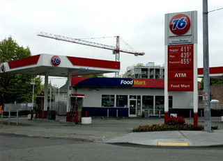 PHOTO CAPTION 76 Gas Station on Capitol Hill. May 23, 2008. Photo by Keith Vance.